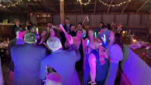 wedding crowd dancing